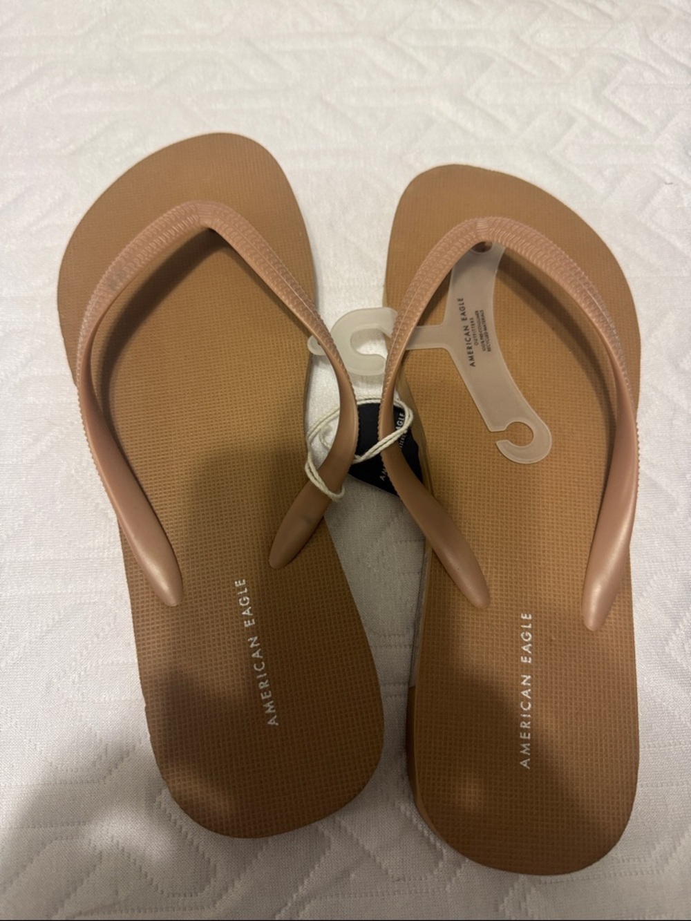 American Eagle Outfitters Women’s Tan Flip Flop Sandals Sz 9 new